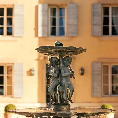 Chateau De La Brillanne 招待所 2*
