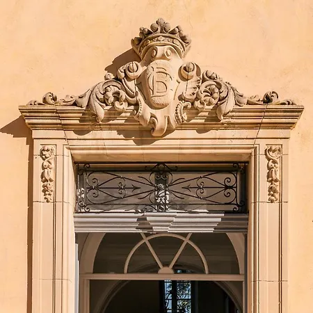 Château De La Brillanne 2*